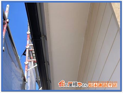 塩尻市軒天塗装　塗装後